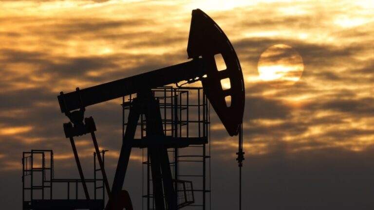 Група ОПЕК+ анонсує продовження скорочення видобутку, щоб підтримати ціни на нафту