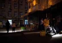 «ДТЕК»: у кількох регіонах превентивно запровадили аварійні відключення електроенергії