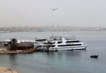 У Єгипті 17 людей вважають зниклими після аварії туристичного судна в Червоному морі