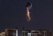 У Дніпровському районі Києва уламки дронів впали на житлову забудову, пошкоджені автівки – ОВА