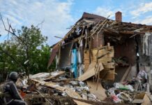 Поліція: через удар російської авіабомби на околиці Харкова є постраждалі