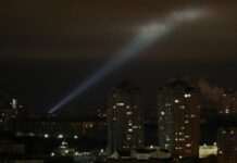 У двох районах Києва упали уламки БПЛА, пошкоджено поліклініку – влада