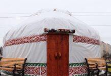 Казахстан рекомендує своїм громадянам «розглянути можливість залишити Україну»