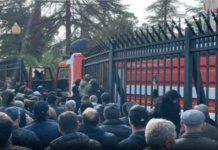 Абхазія: протестувальники штурмували парламент у Сухумі через інвестиційну угоду з Москвою