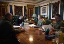 Зеленський провів нараду з військовим керівництвом: обговорили постачання зброї на фронт