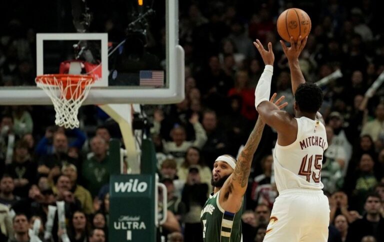 Переможний кидок оборонця “Клівленда” перед сиреною поховав “Мілуокі”: момент дня в НБА