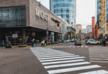 Біля «МОСТ-Сіті» у Дніпрі з’явився перший в місті діагональний пішохідний перехід