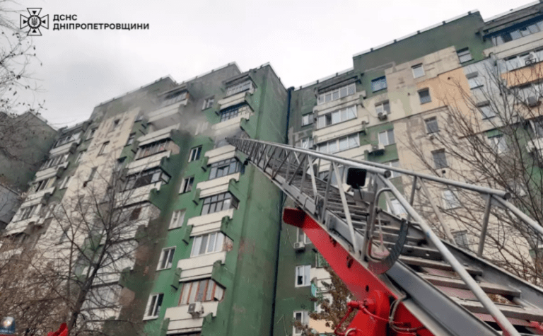 На пожежі у багатоповерхівці вогнебрці Нікопольщини врятували дитину