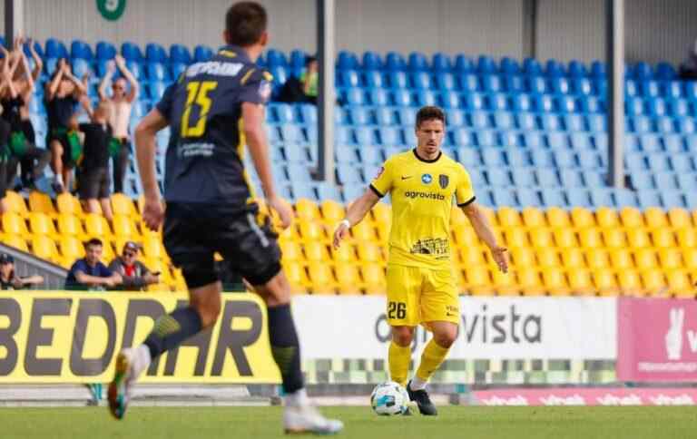 “Олександрія” з хет-триком центрбека розгромила “Карпати” в Прем’єр-лізі