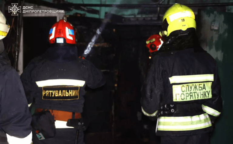 На пожежі у Дніпрі рятувальники виявили тіло загиблого чоловіка