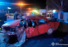 У Дніпровському районі зіткнулись «ВАЗ-2109» та «ВАЗ-2105»: обох водіїв госпіталізовано до лікарні