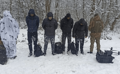 На кордоні з Румунією за допомогою дрона спіймала групу втікачів, серед яких жителі Дніпропетровської області
