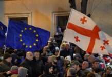 Президентка Грузії приєдналася до протестувальників після відмови уряду від переговорів з ЄС