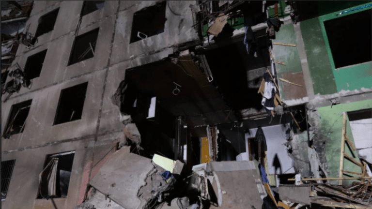 Росія вдарила КАБами по Слобідському району Харкова, вибиті вікна у багатоповерхівці – влада