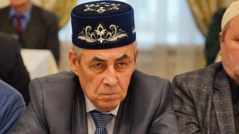 У РФ директорку школи оштрафували за зберігання забороненої книжки про історію татар