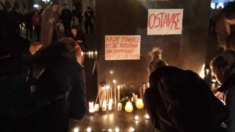 У Сербії 14 людей загинули через обвал бетонного навісу на будівлі вокзалу