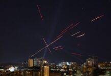 Повітряні сили фіксують групи російських дронів у п’яти областях