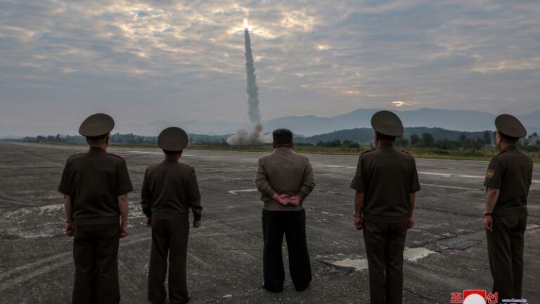 Військові КНДР запустили балістичну ракету в бік Японського моря