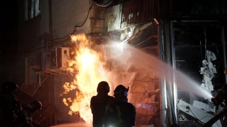 Росія атакувала Київщину дронами: є пошкодження в п’яти районах, вибито скління вікон і балконів – ОВА