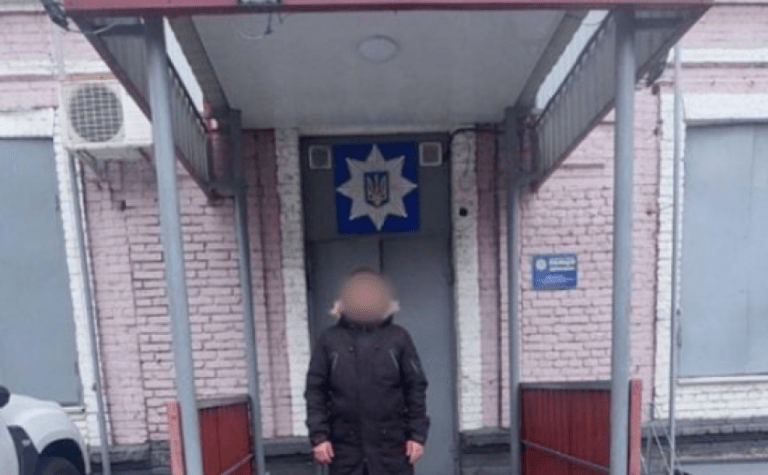 У Запоріжжі патрульні затримали чоловіка, який розшукується за незаконне заволодіння автівкою