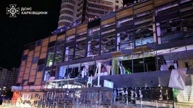 У Харкові обстежують місця влучання російських КАБів, постраждалих немає – Терехов