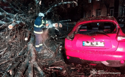 Рятувальники Дніпропетровщини ліквідовують наслідки негоди