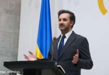 У МЗС “провели урок історії” для Фіцо, який зібрався їхати до Москви на 9 травня