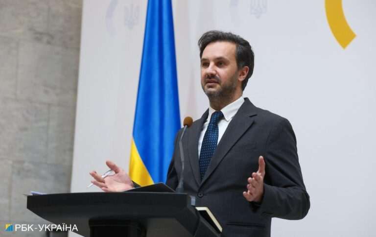 У МЗС “провели урок історії” для Фіцо, який зібрався їхати до Москви на 9 травня