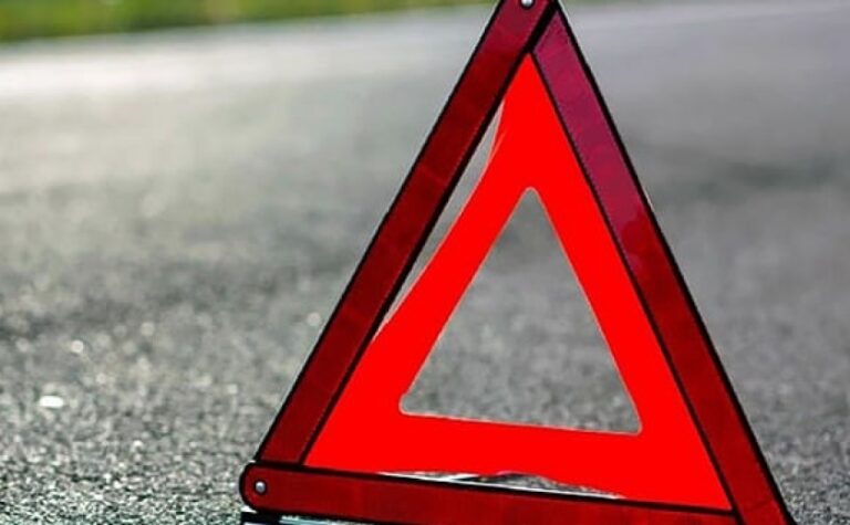 У Запоріжжі сталася смертельна ДТП: рятувальники деблокували водія з понівеченої автівки