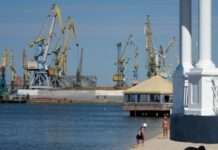 Вночі у Бердянську пролунав вибух. Російська влада каже про атаку порту керованою ракетою