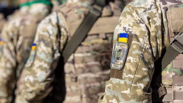 Нацполіція підозрює ексрадника МОУ та екснардепа в розкраданні 10 млн грн на закупівлі форми для ЗСУ