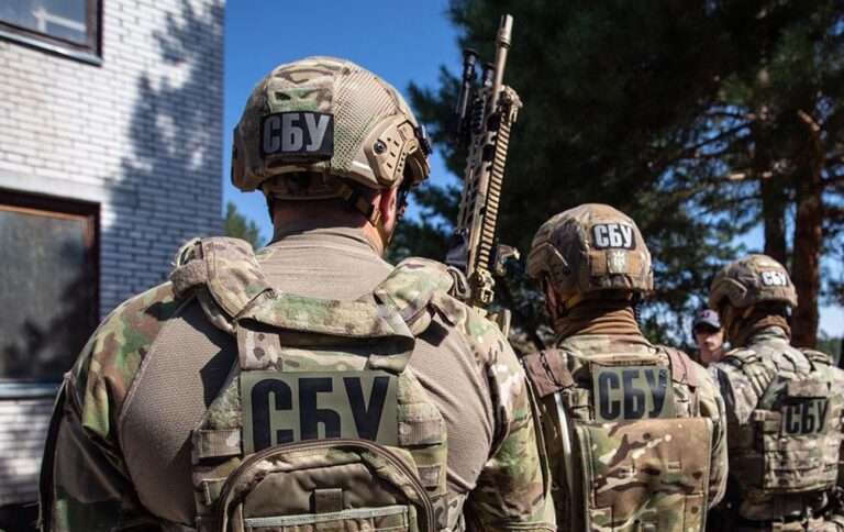 СБУ затримала агентку російського ГРУ та двох колаборантів з Херсона, зокрема “віцемера”