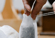 Як позбутися неприємного запаху взуття: корейський трюк з чайними пакетиками