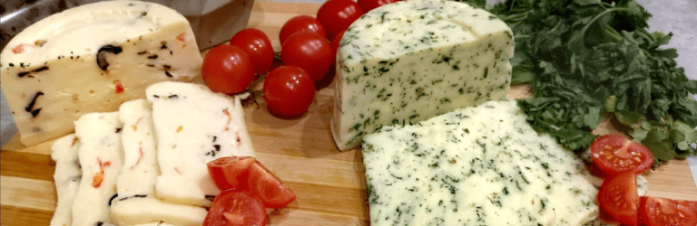 Як легко приготувати ніжний сир вдома: ідея для святкового столу