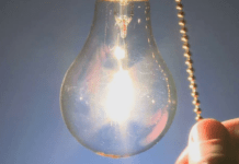 Відключення електроенергії в Україні: як довго триватиме відновлення енергоінфраструктури