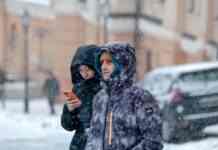 Перший сніг дістався Києва: у мережі публікують відео