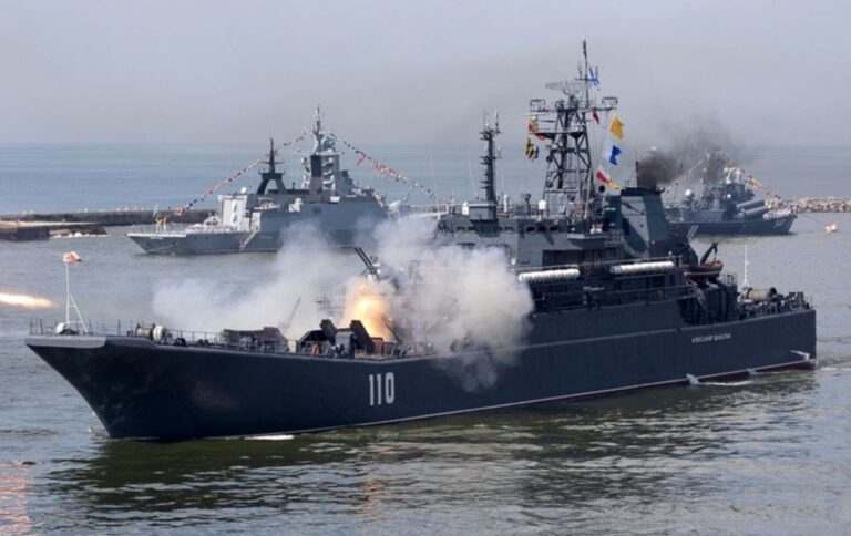 В Чорному морі фіксують ворожі ракетоносії: який можливий залп “Калібрів”