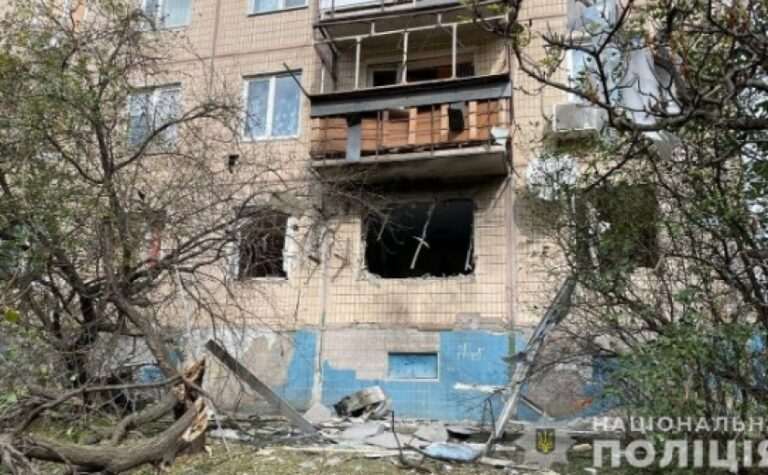Ворог атакував Дніпропетровську область, постраждала жінка: поліція зафіксувала наслідки російських обстрілів