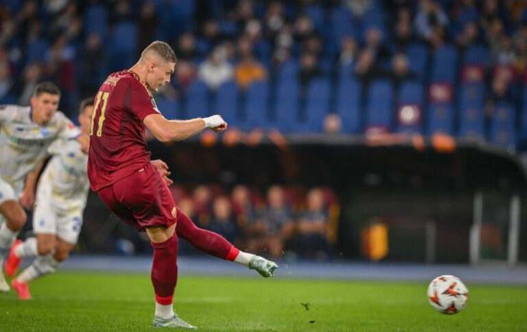 Довбик уперше пропустив матч “Роми”: тренер пояснив відсутність українця