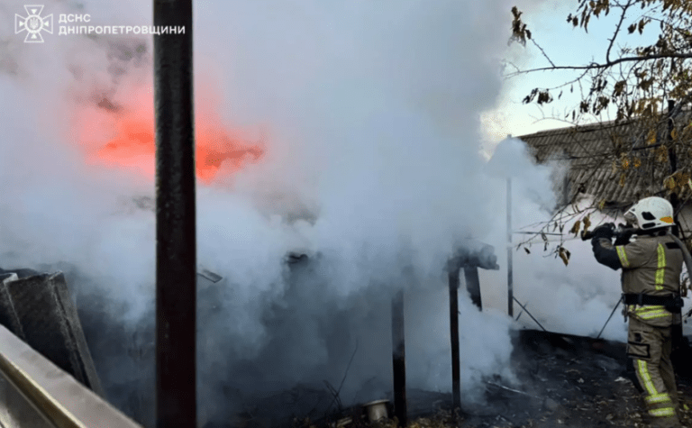 Криворізькі вогнеборці ліквідували займання господарчої споруди