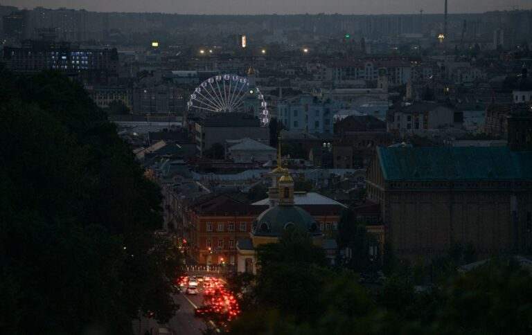 В Україні почали застосовувати екстрені відключення світла: в яких областях