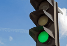 До уваги водіїв і пішоходів: у 2025 році в Україні змінять всі світлофори