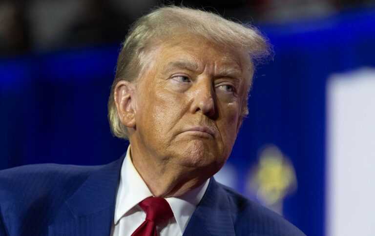 Bloomberg: Трамп розуміє, що не зможе “підштовхнути” Київ до поступок без однієї умови