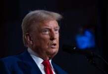 Долар підскочив до основних валют в очікуванні перемоги Трампа