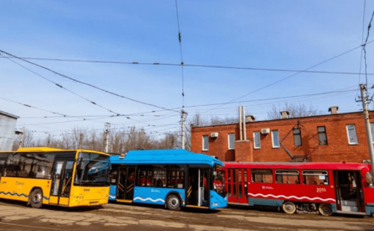 У Дніпрі 14 листопада громадський транспорт працюватиме зі змінами