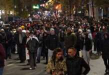 У Грузії тривають протести, в центрі Тбілісі знову встановили намети