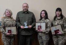 Умєров нагородив Наталію Грабарчук, яка збила крилату ракету РФ Х-101 із ПЗРК “Ігла”