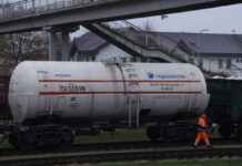 Ворог залишив залізничників в окупації без зарплат, – ЦНС