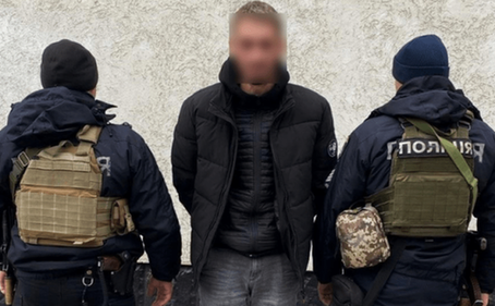 Викрадав із сумок пасажирів гроші з картками: у Дніпрі викрили чоловіка, причетного до серії крадіжок у потягах