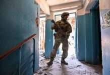 Зайшли до квартири і розстріляли. У Торецьку росіяни вбили та поранили цивільних